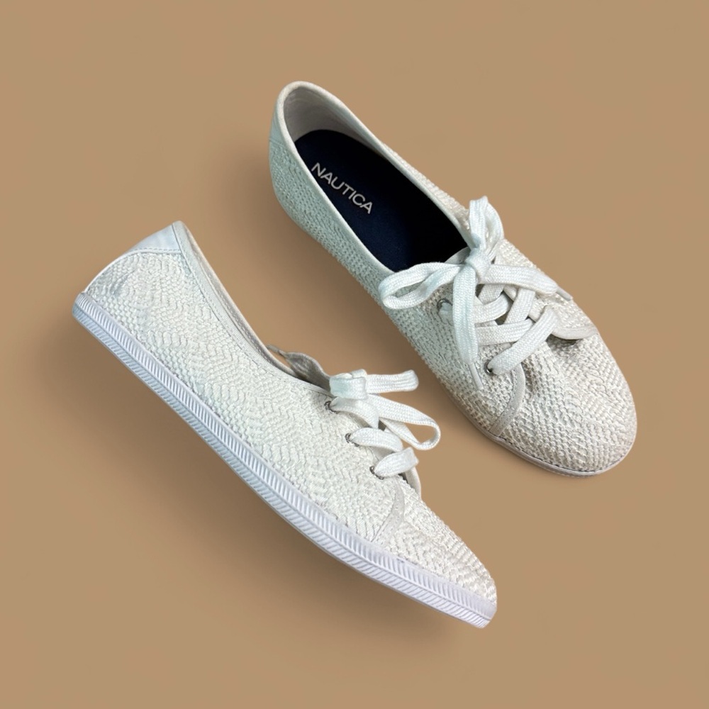 NAUTICA White Textured Women’s Lace-Up Sneakers - US Size 8 - EUC
